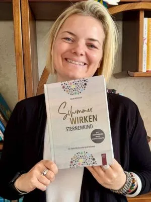 „Schimmer wirken“ – ein hoffnungsspendendes Erinnerungsbuch für verwaiste Eltern und Impulsgeber